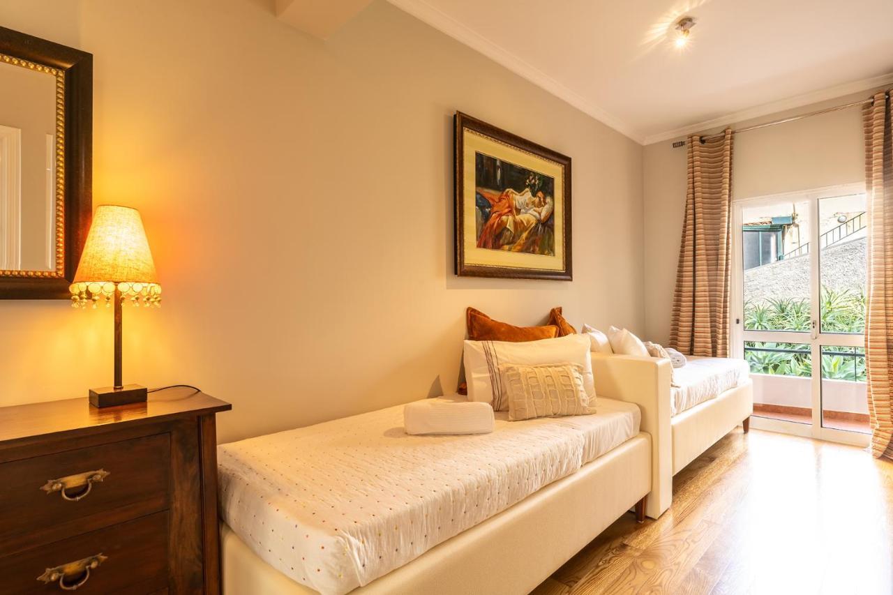 Stylish Apartment With Balcony And Amazing Views Over Funchal And The Sea Exterior photo